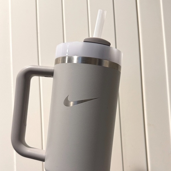 Nike Stanley Silver and Gray Insulated Tumbler - Picture 9 of 12
